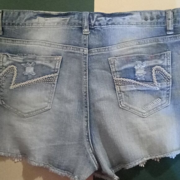 Super cute Vanilla Star shorts - Picture 3 of 5
